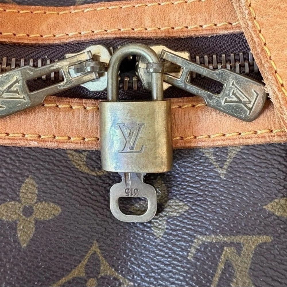 💯Authentic Louis Vuitton Brown Monogram Travel Bag certified by Poshmark - Picture 10 of 11